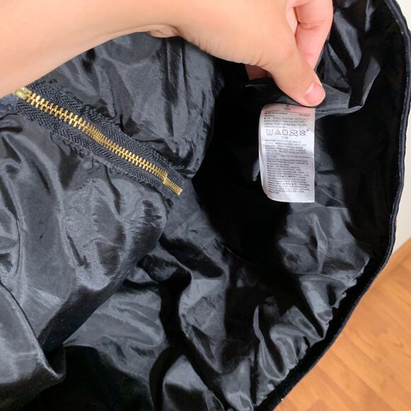 Old Navy Women's Red Puffer Winter Vest Size S - Picture 10 of 13